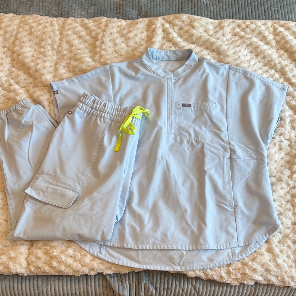 Figs Open Skies Scrub Set